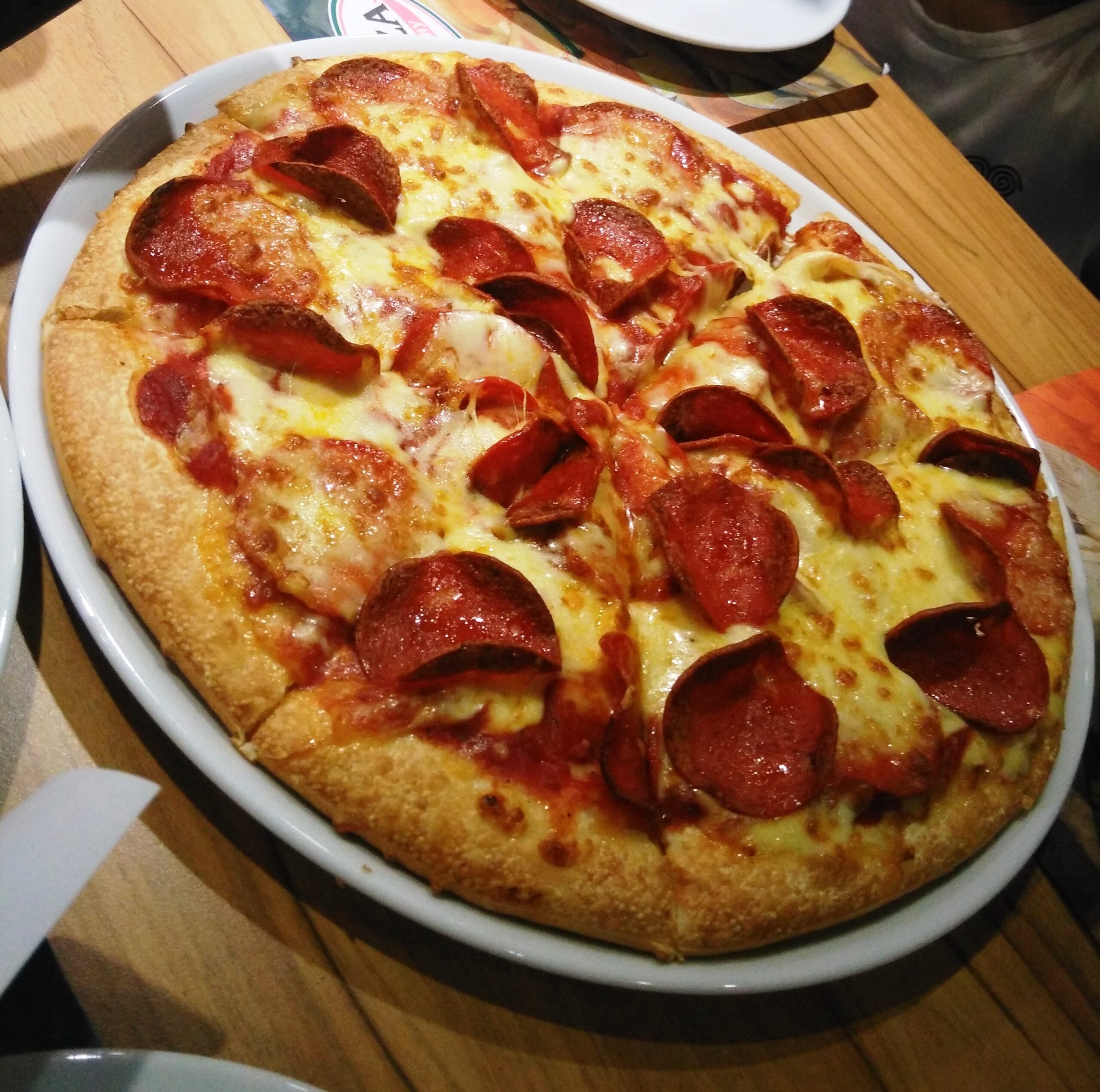 Pizza_Việt_Nam_đế_dày,_xúc_xích_(SNaT_2018)_(7)